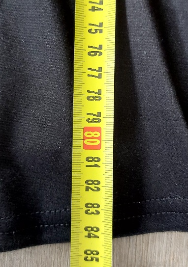 Čierne šaty so zaujímavými ramienkami, l