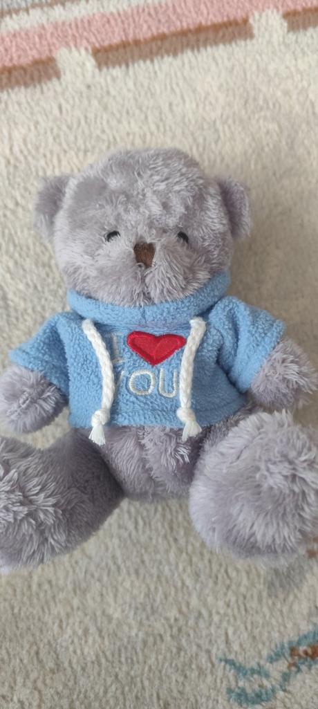 Plyšový macko s mikinkou,