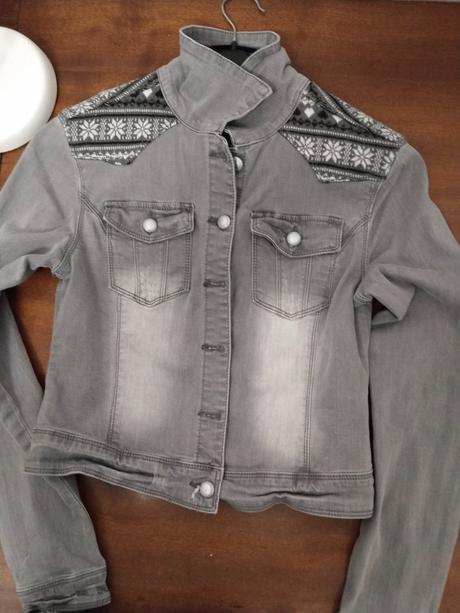 Riflová bunda aj na leto, značka na foto, s