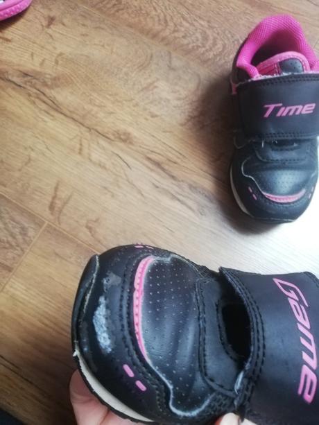 Dievčenské tenisky, 24