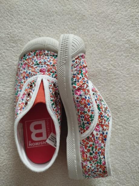 Dievčenské plátenky, 25