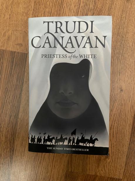 Priestess of white - trudi canavan, 