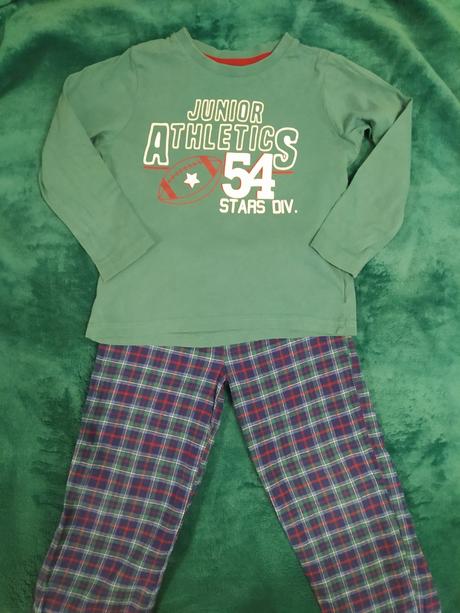 Pyžamo 98/104 v peknom stave, lupilu,98