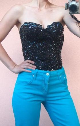 Vyšívaný korzet, s