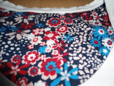 Biele damske tricko kvietky, vero moda,m