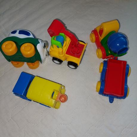 Autá pre najmenších 4 ks + prives, 