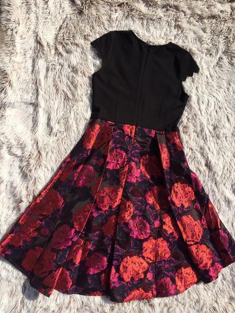 Sviatočné dievčenské šaty, lipsy london,146