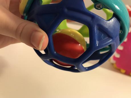 Hračky - lopta a kocka,