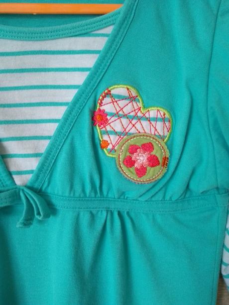 Krásne tričko so zaujímavými prvkami, topolino,122