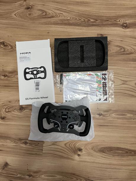 Herný volant s pedálmi, 