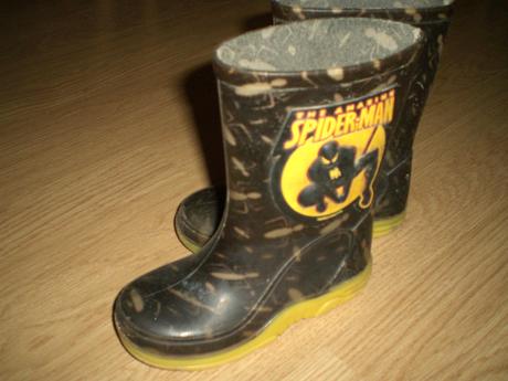 Gumáky spiderman, 24