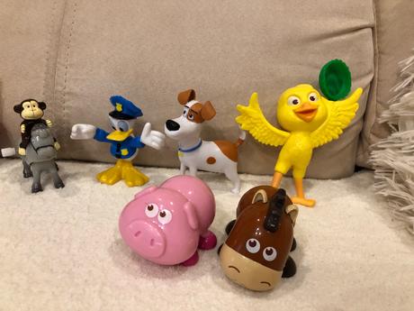 Rozne postavicky aj na tortu,