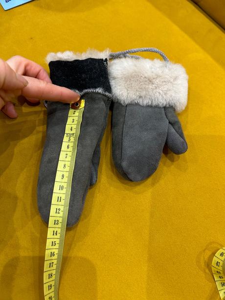 Kožené rukavice, 92