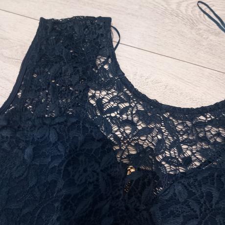 Elegantné čipkované šaty, 158