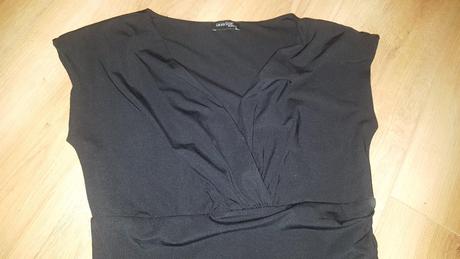 Priliehavé krátke šaty, 38