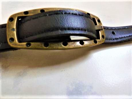 Tenký opasok s patinovanou sponou, 