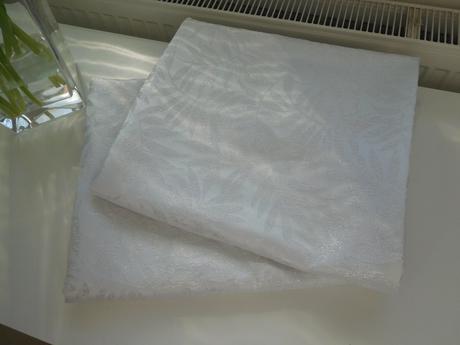 Závesy bielo perleťové vzorované, 