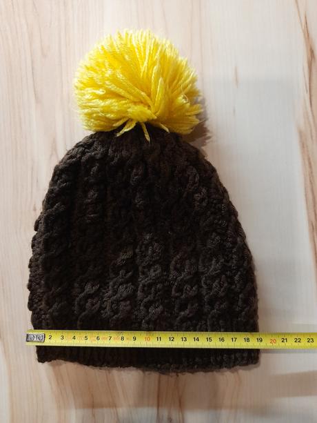 Hnedá čiapka s brmbolcom, 110