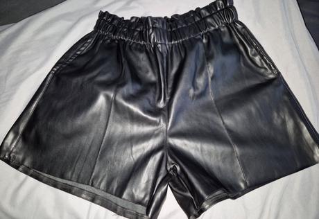 Koženkové šortky, m