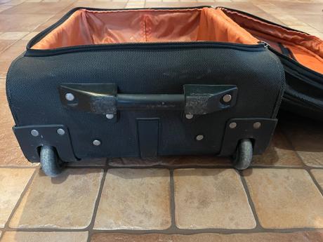 Cestovný kufor aj do lietadla,