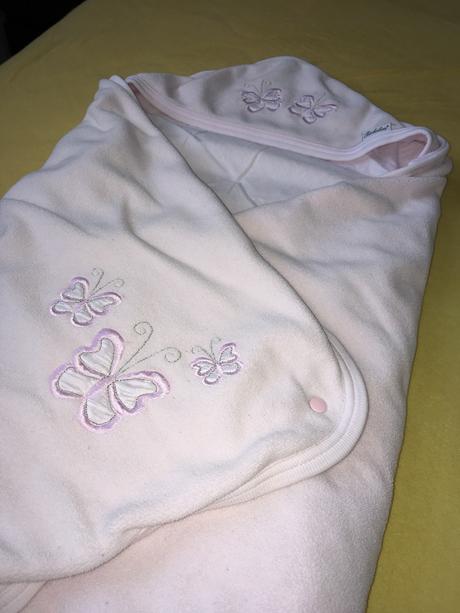 Pekná zavinovačka - deka s motýlikmi,