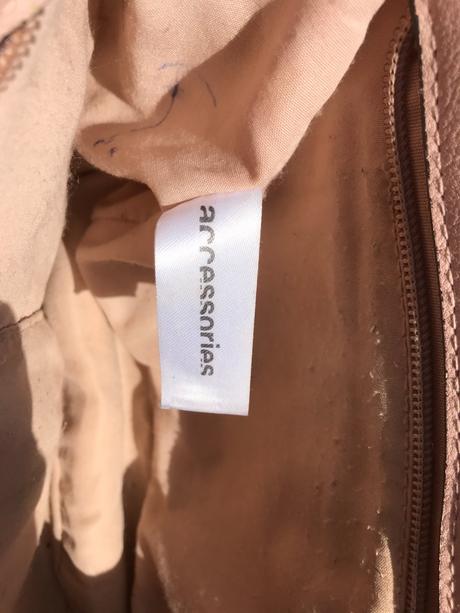 Bledoružová crossbody kabelka, 