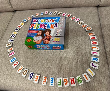 Magnetické písmenká na chladničku,