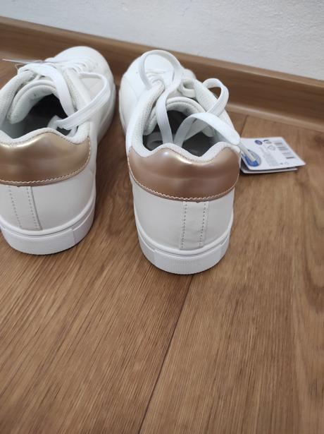 Tenisky, 41
