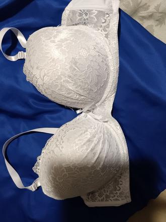 Podprsenka už aj s poštou, 105d