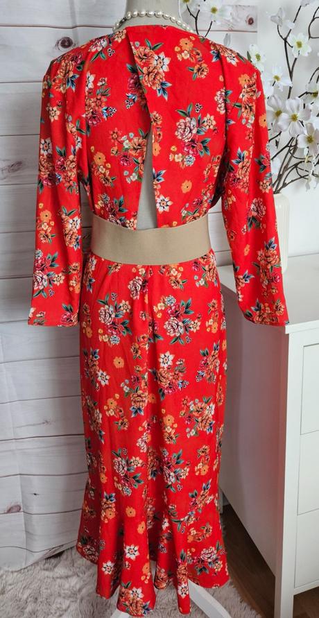 Krásne zaujímavé šaty, 44