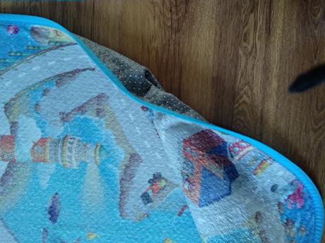 Tenký koberec na hranie, 