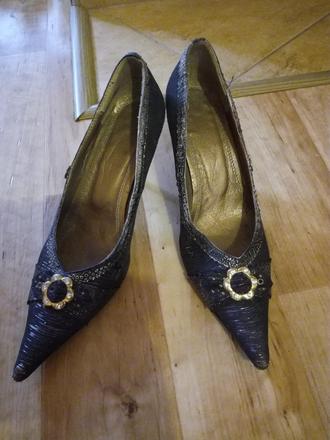 Topanky na opatku, 36