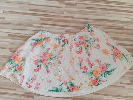 Krátka kvetinová sukňa, gate,m