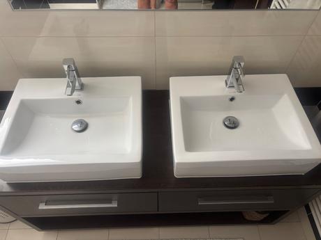 Kúpeľňová skrynka+umývadlá, 