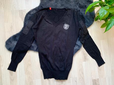 Čierny sveter kratky v vystrih damsky zuelements, m