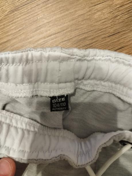 Tepláky zn. authority v. 104/110, authority,104