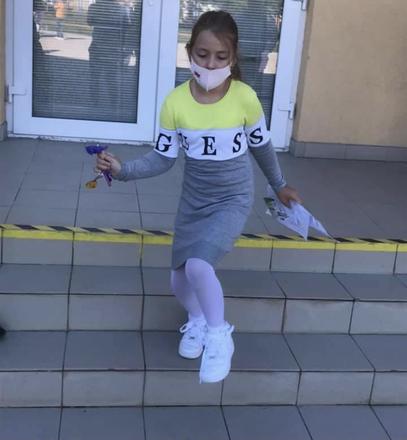 Dievcenske saty svetrikove guess, guess,146