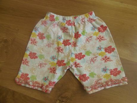 Šortky  - kvietky, c&a,80