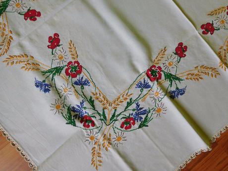 Vidiecký -ručne vyšívaný set obrusov-122x135cm,, 