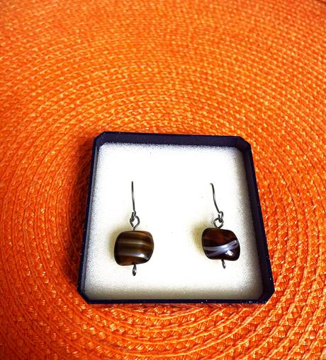 Náušnice z achátu, 