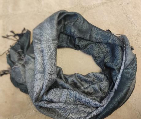 Veľká šatka goldline, 