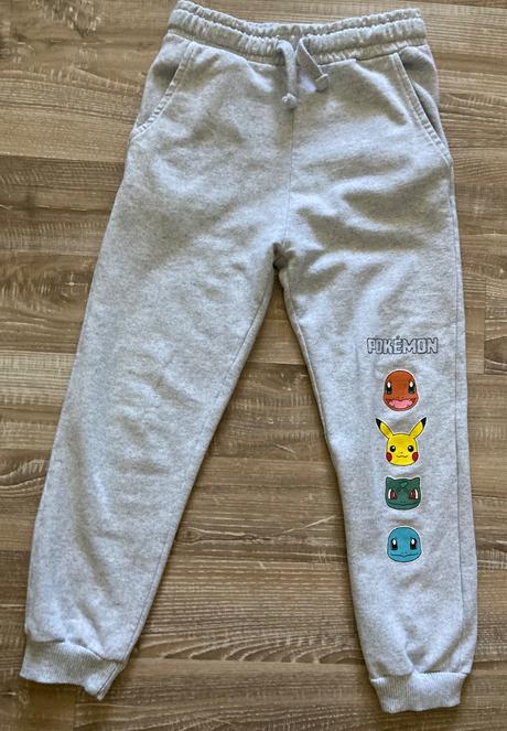 Pekné pokémon tepláčiky, sinsay,128