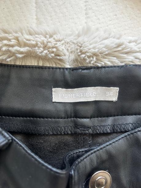 Čierne leskle nohavice imitácia kože, 34