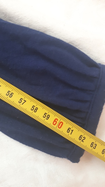 Tmavomodry top s dlhými rukavmi, 152