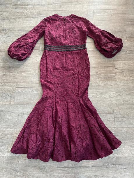 Kvalitne spolocenske saty zn. threadz, 38 / m