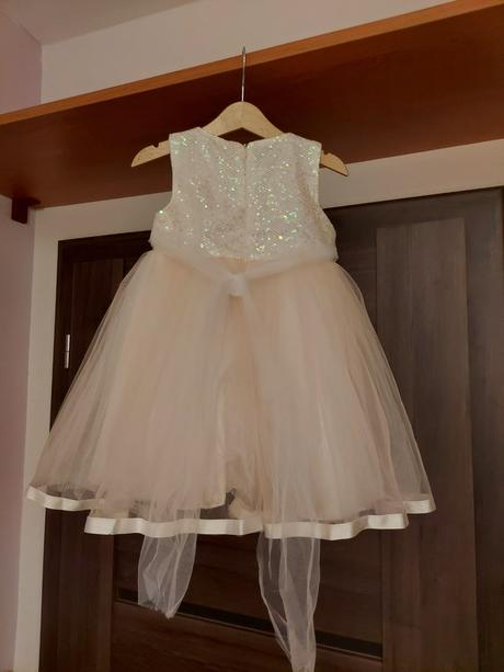 Slávnostné šaty, 86