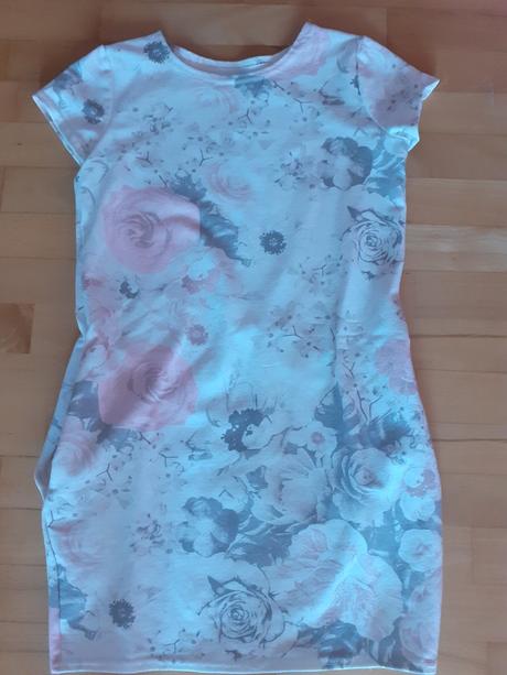 Ružičkové šaty, 134