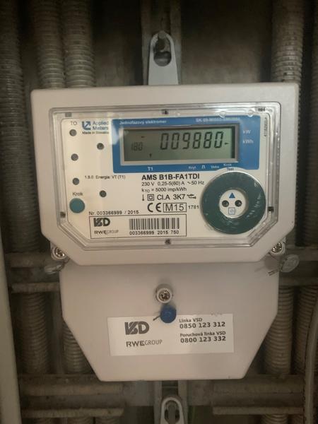 Hrozí vám nedoplatok za elektrinu pri sťahovaní?