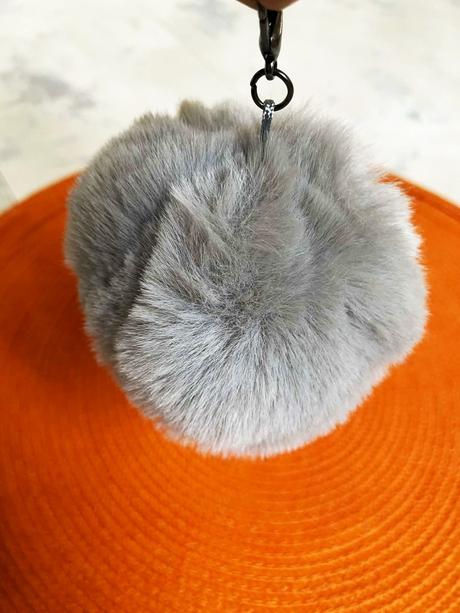 Chlpatý brmbolec z kožušiny,