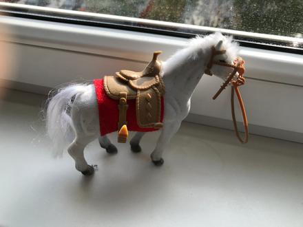 Konik ,dlzka 18 cm, 16 cm vyška, 